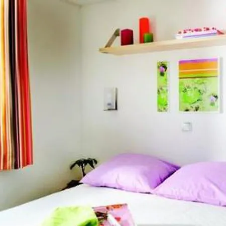 אתר קמפינג Mobil-home 6 Personnes Avec Terrasse A - Api-1-52-371 רויאן