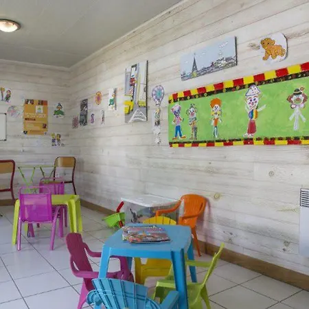 אתר קמפינג Mobil-home 6 Personnes Avec Terrasse A - Api-1-52-371 רויאן