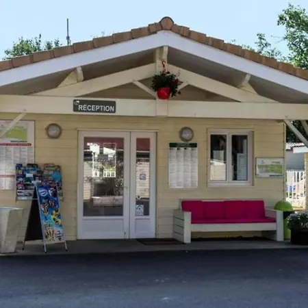 Campsite Mobil-home 6 Personnes Avec Terrasse A - Api-1-52-371 *